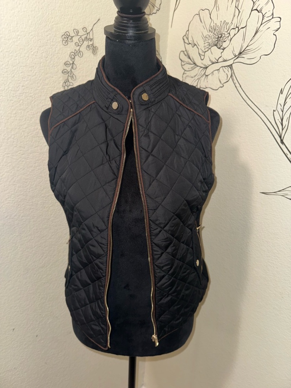 Active USA Black Quilted Sleeveless Vest with Brown Trim